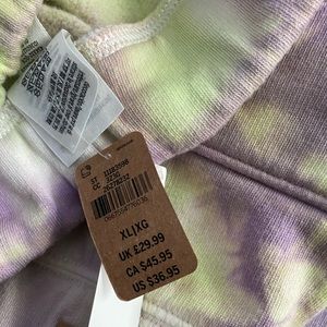 Cargo shorts & sweat shirt top